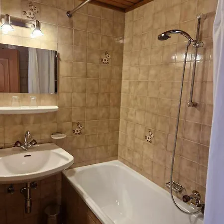 Alpenrose Bed and Breakfast 3*